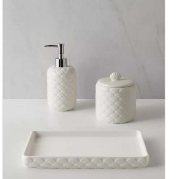 Decor Studio Other - Decor Studio Darla 3-Piece Bath Accessory Set White Shell Design MSRP $60
